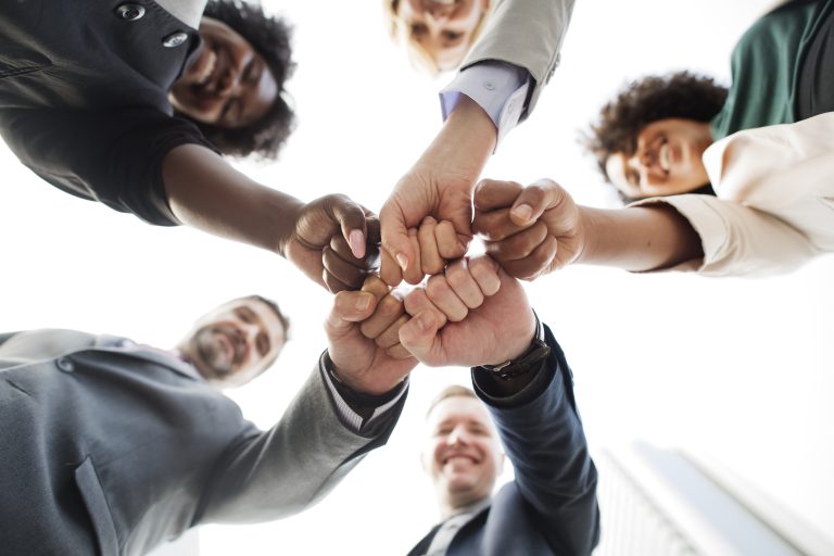 Promover o bem-estar no trabalho não só é possível, como recomendado. Saiba como | Crédito: Freepik