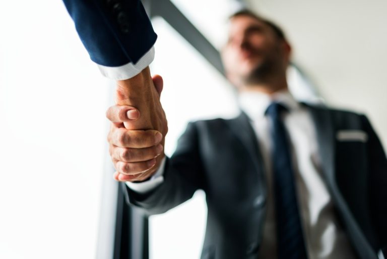 Quando a gestão de fornecedores na hotelaria é feita com responsabilidade, o meio de hospedagem se torna mais eficiente e lucrativo | Crédito: Freepik