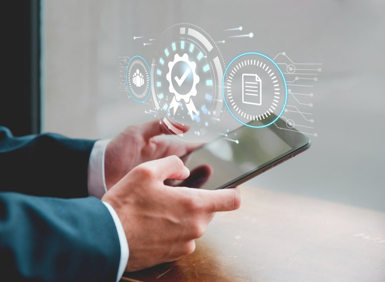 Diante do avanço tecnológico e do uso crescente de dados, a governança digital na hotelaria nunca foi tão importante. Confira agora 5 práticas que podem fazer a diferença na competitividade do seu negócio | Crédito: Freepik