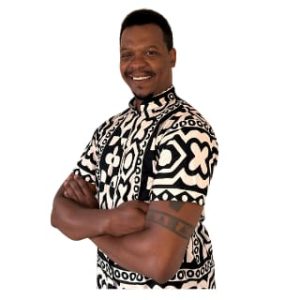 Hubber Clemente, fundador e CEO da AFROTURISMO HUB, é um profissional dedicado a promover a equidade racial na hotelaria | Crédito: Divulgação