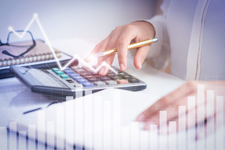 Quando realizada corretamente, a precificação do cardápio em restaurantes de hotel beneficia diretamente a saúde financeira do negócio e complementa a experiência do hóspede | Crédito: Freepik