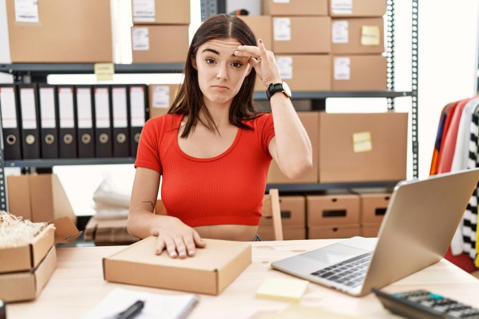 Controlar o ciclo de vida dos produtos em estoque é essencial para evitar prejuízos; confira agora três abordagens para mandar bem na gestão do inventário | Crédito: Freepik