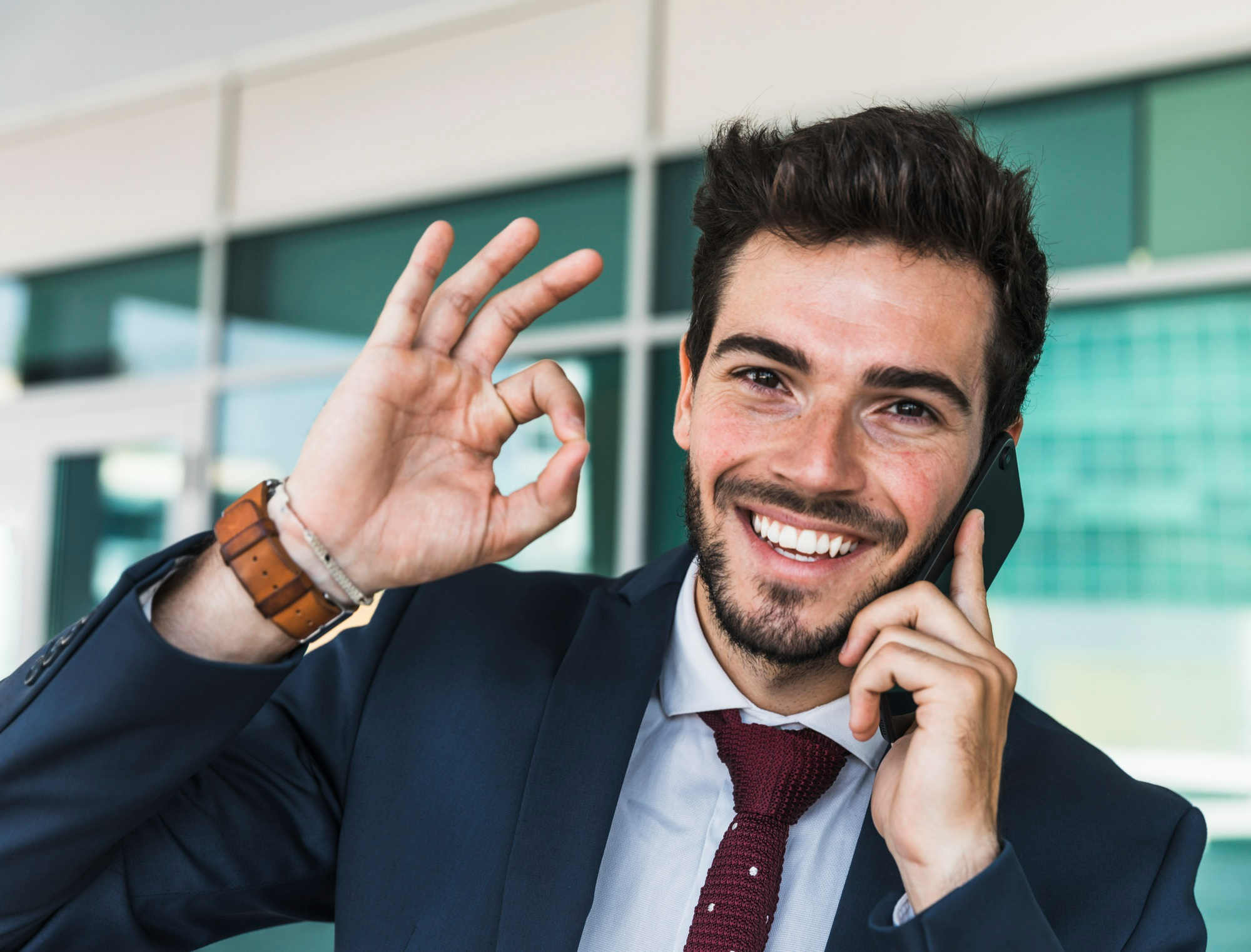 Além da fidelização de hóspedes, investir em um atendimento personalizado na hotelaria traz ganhos para a imagem do hotel e para o faturamento, já que ajuda a atrair novos clientes | Crédito: Freepik