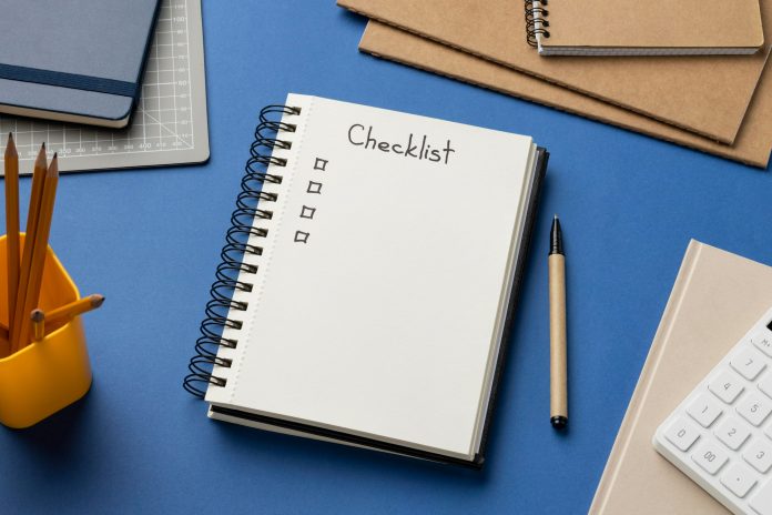 Contar com um checklist voltado à manutenção de quartos de hotel ajuda a evitar falhas e a oferecer uma experiência diferenciada ao hóspede. Descubra agora o que não pode ficar de fora | Crédito: Freepik
