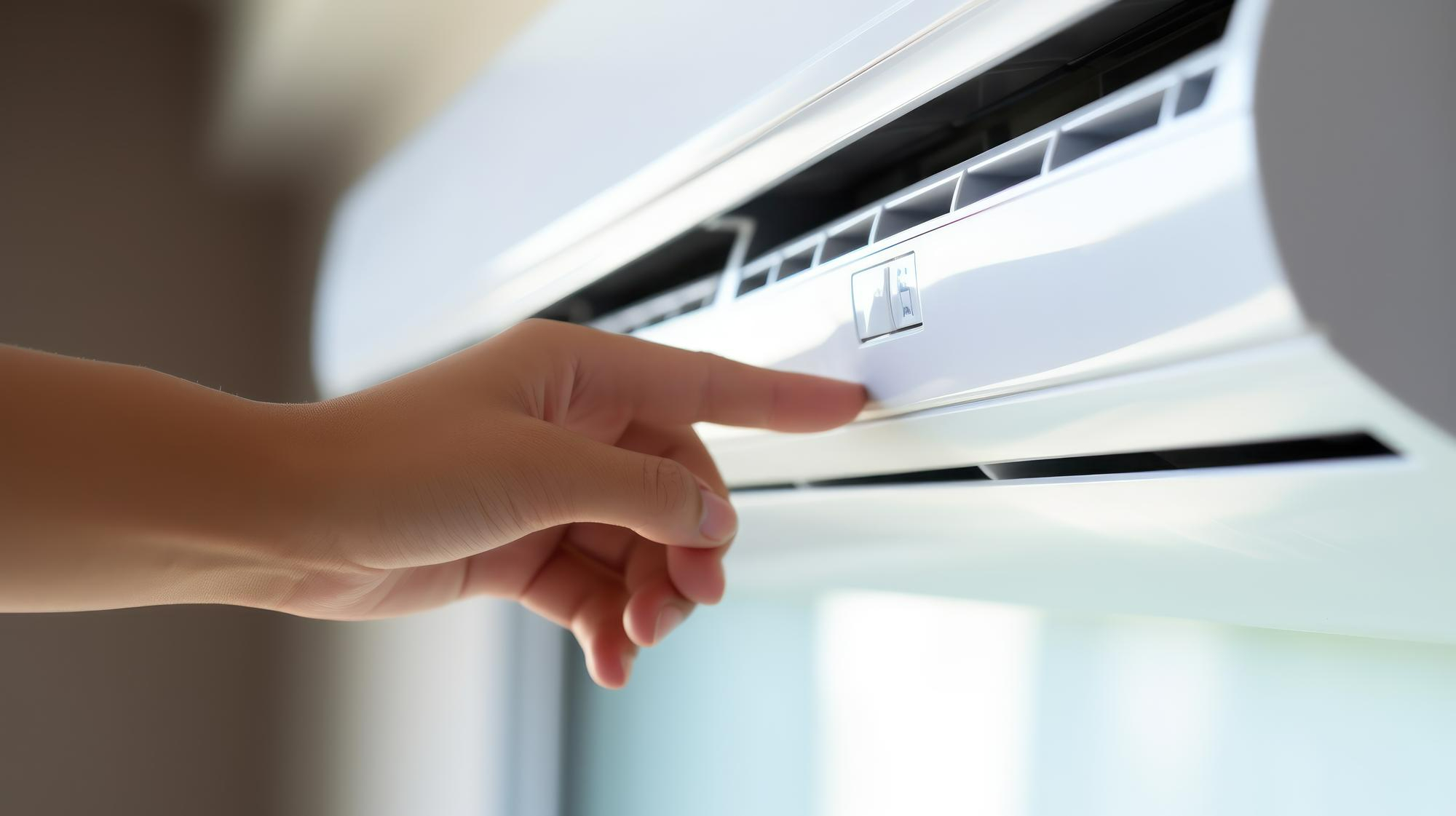 Aparelhos de ar-condicionado são vitais para o conforto do hóspede, sobretudo em um país tropical como o Brasil. Certifique-se de limpar e trocar os filtros regularmente, pois essa também é uma forma de cuidar do bem-estar dos clientes | Crédito: Freepik