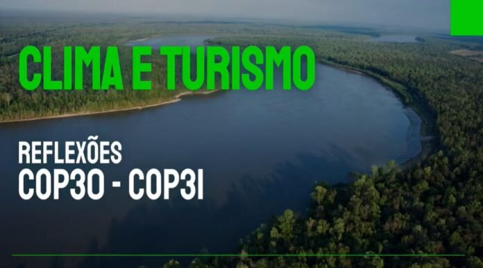 Vista aérea de um rio largo e sinuoso que atravessa uma floresta densa e verdejante. No centro da imagem, em destaque, está o texto em letras garrafais verdes 