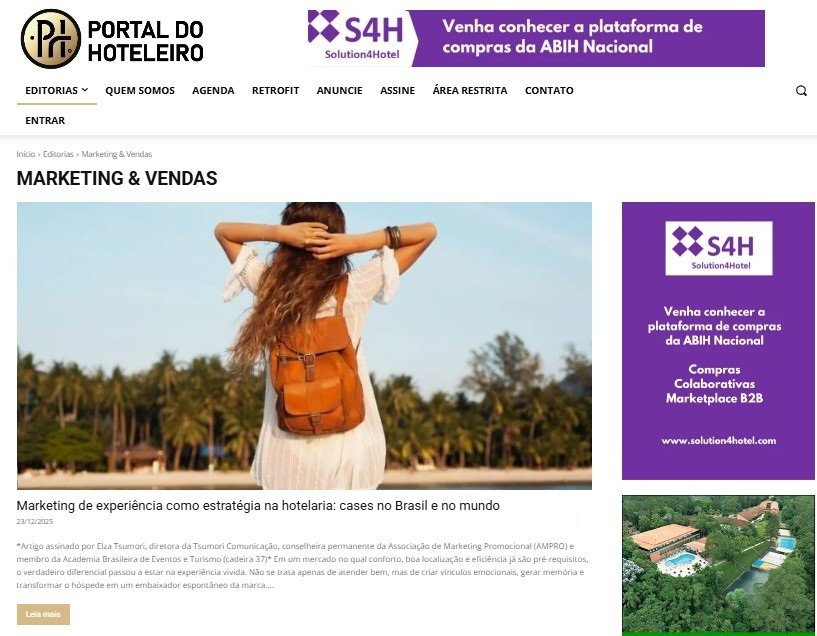 Captura de tela do site Portal do Hoteleiro na seção "Marketing & Vendas". O destaque é o artigo "Marketing de experiência como estratégia na hotelaria: cases no Brasil e no mundo", datado de 23/12/2025.