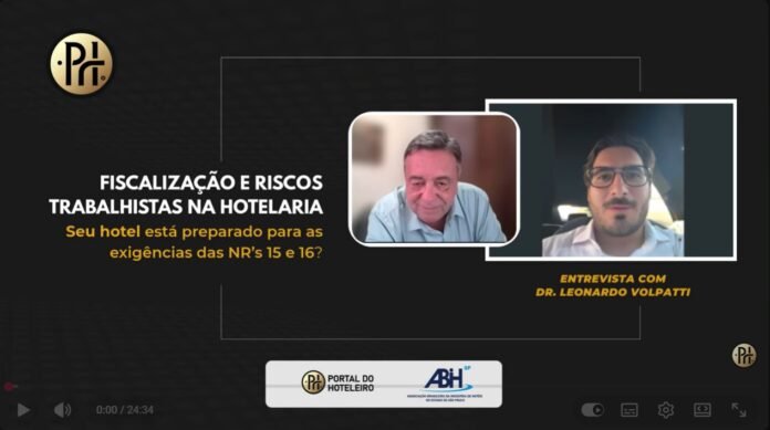 Captura de tela de uma entrevista em vídeo do Portal do Hoteleiro sobre a atualização da NR-15 e NR-16. À esquerda, o título 